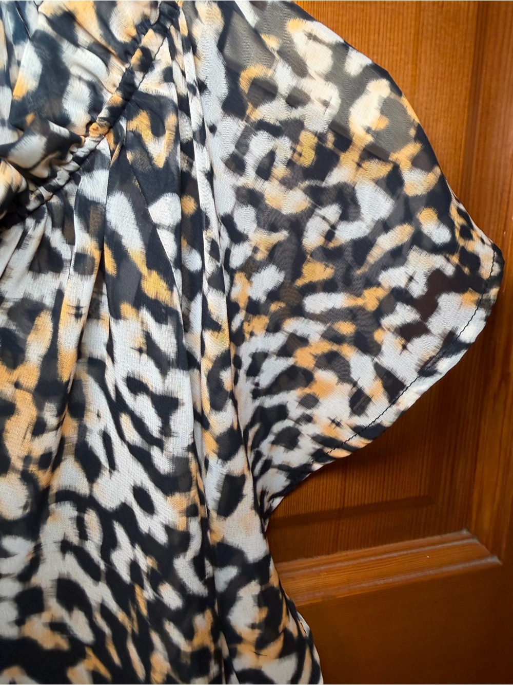 Evereve Leopard-Print Cap Sleeve Blouse — Size L - Picture 4 of 16